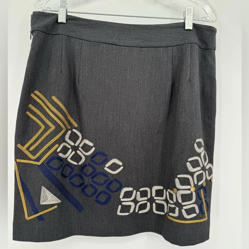 Peter Nygrard Gray‎ Embroidered Straight Skirt Size 12P EUC Geometric Design